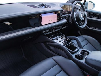 Used Porsche Cayenne 2025 for sale - 77842539: Photo