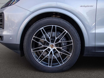 Used Porsche Cayenne 2025 for sale - 77842539: Photo