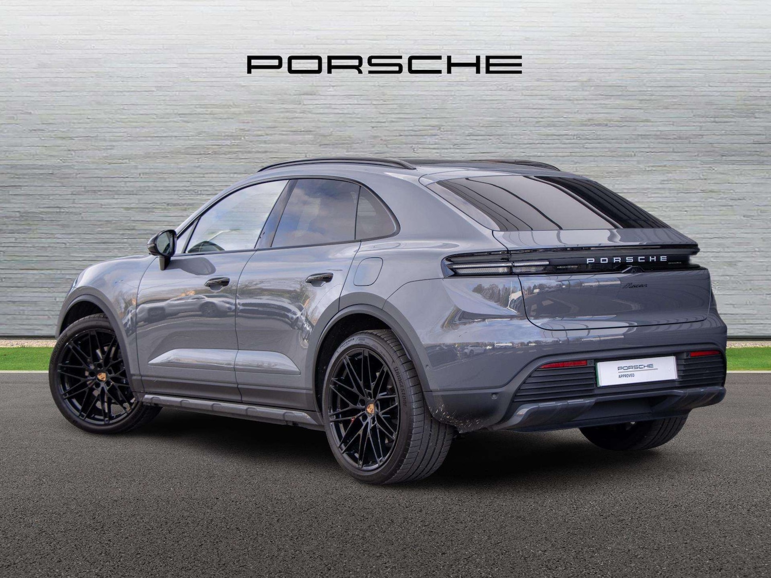 Used Porsche Macan 2025 for sale - 77756735: Photo 3