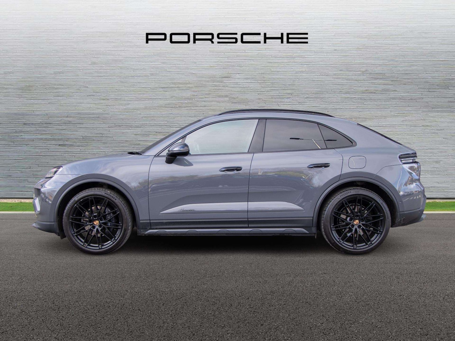 Used Porsche Macan 2025 for sale - 77756735: Photo 4
