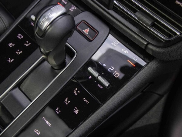 Used Porsche Macan 2023 for sale - 74960627: Photo 12