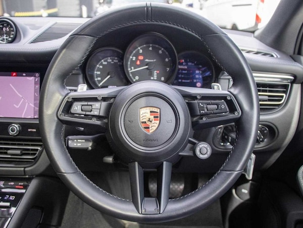Used Porsche Macan 2023 for sale - 74960627: Photo 14