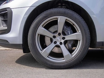 Used Porsche Macan 2023 for sale - 74960627: Photo