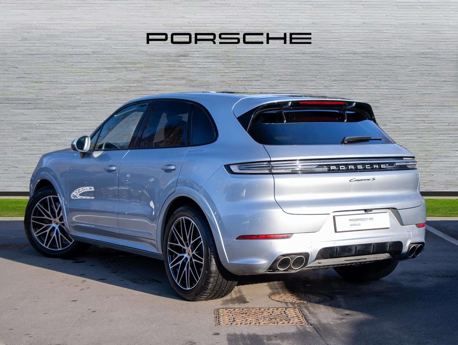 Used Porsche Cayenne 2024 for sale - 77000203: Photo 2