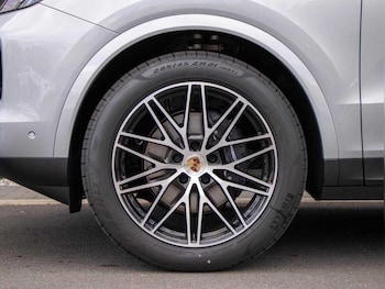 Used Porsche Cayenne 2025 for sale - 74911072: Photo