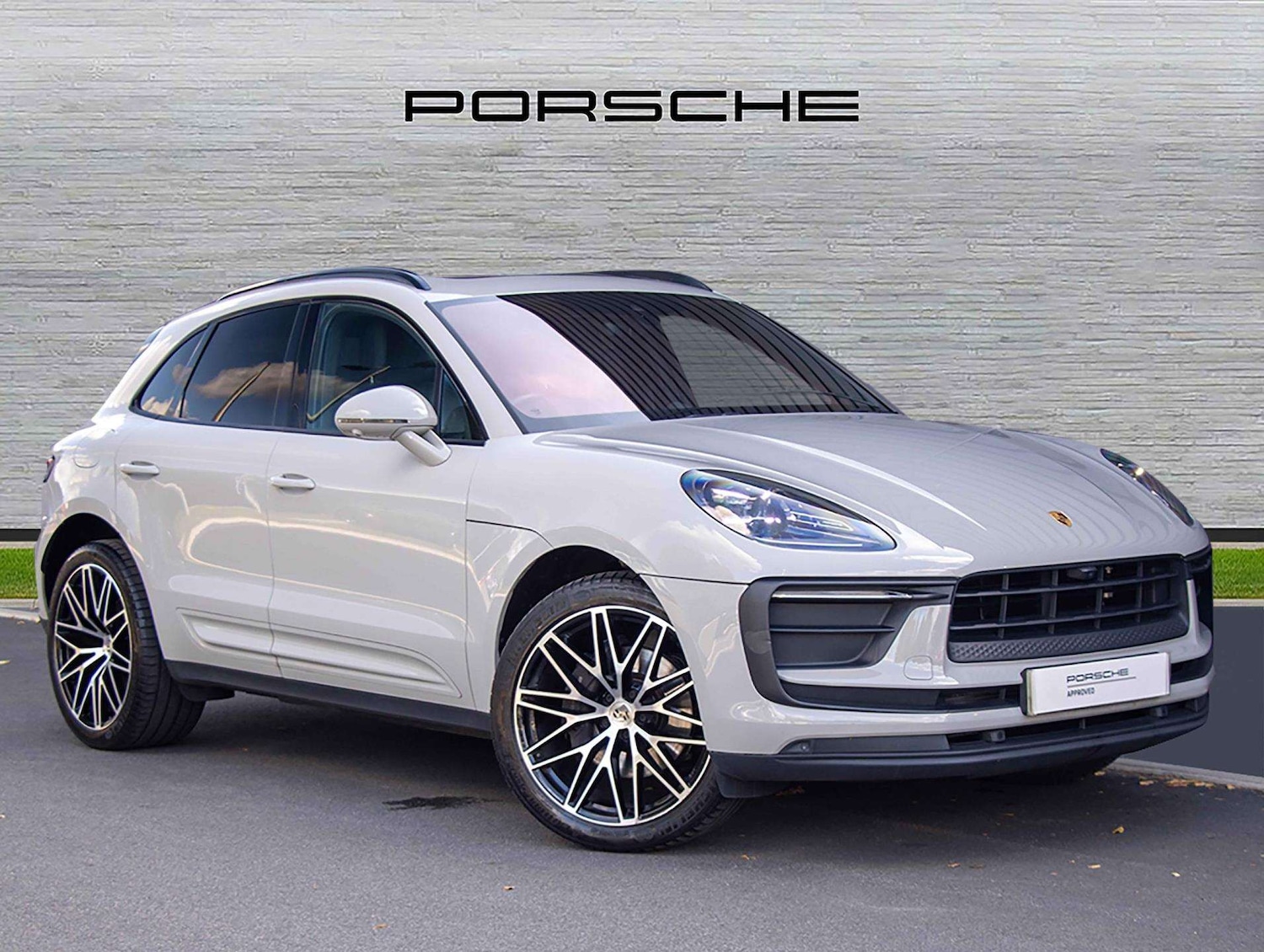 Used Porsche Macan 2023 for sale - 76842937: Photo 1