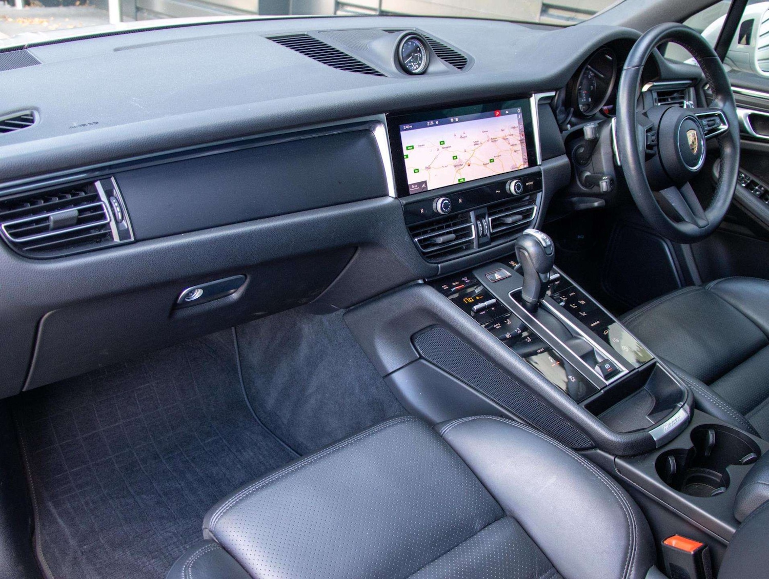 Used Porsche Macan 2023 for sale - 76842937: Photo 10