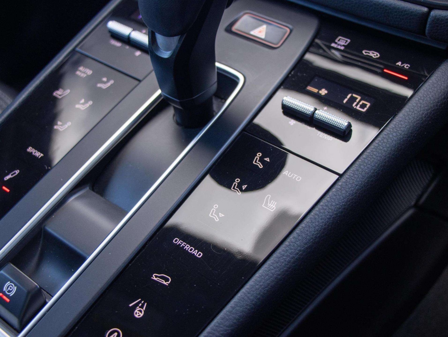 Used Porsche Macan 2023 for sale - 76842937: Photo 12