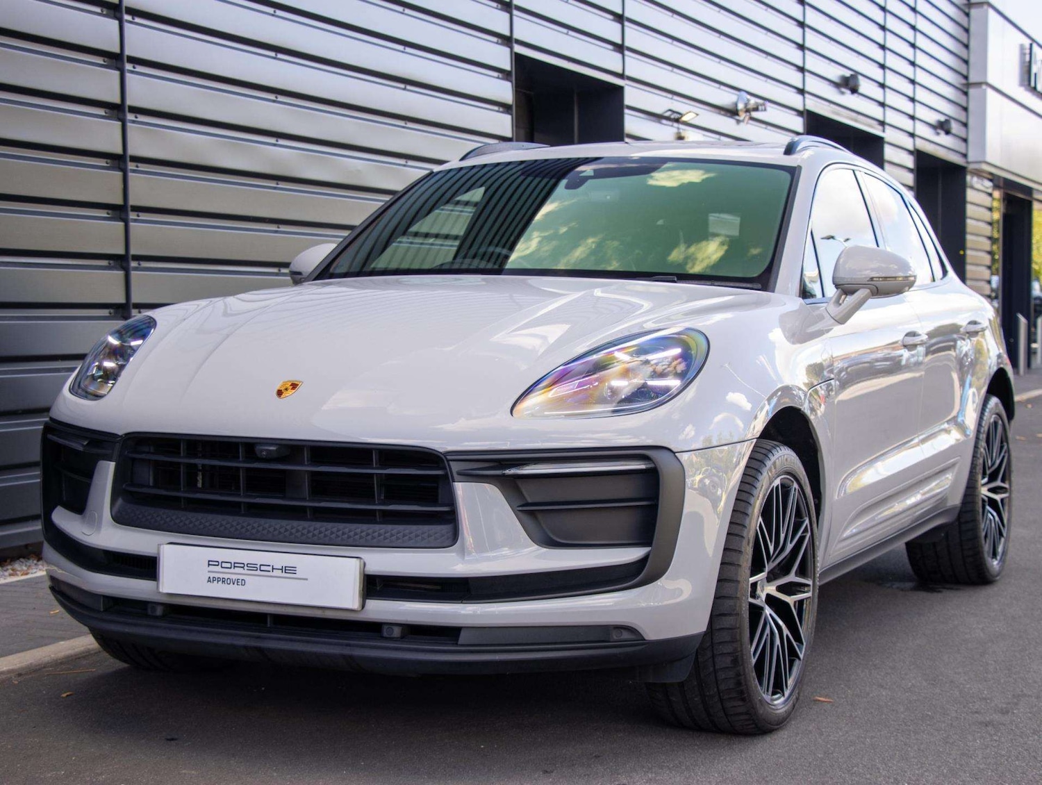 Used Porsche Macan 2023 for sale - 76842937: Photo 17