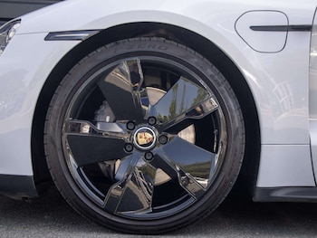 Used Porsche Taycan 2021 for sale - 79215321: Photo
