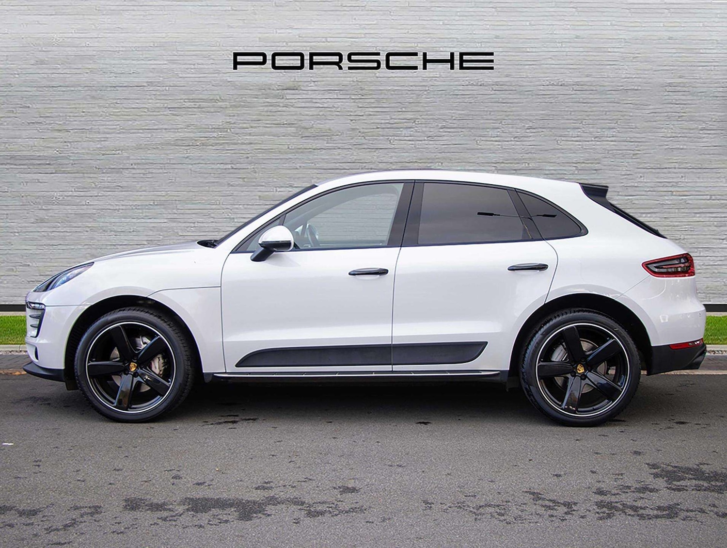 Used Porsche Macan 2017 for sale - 76648911: Photo 2