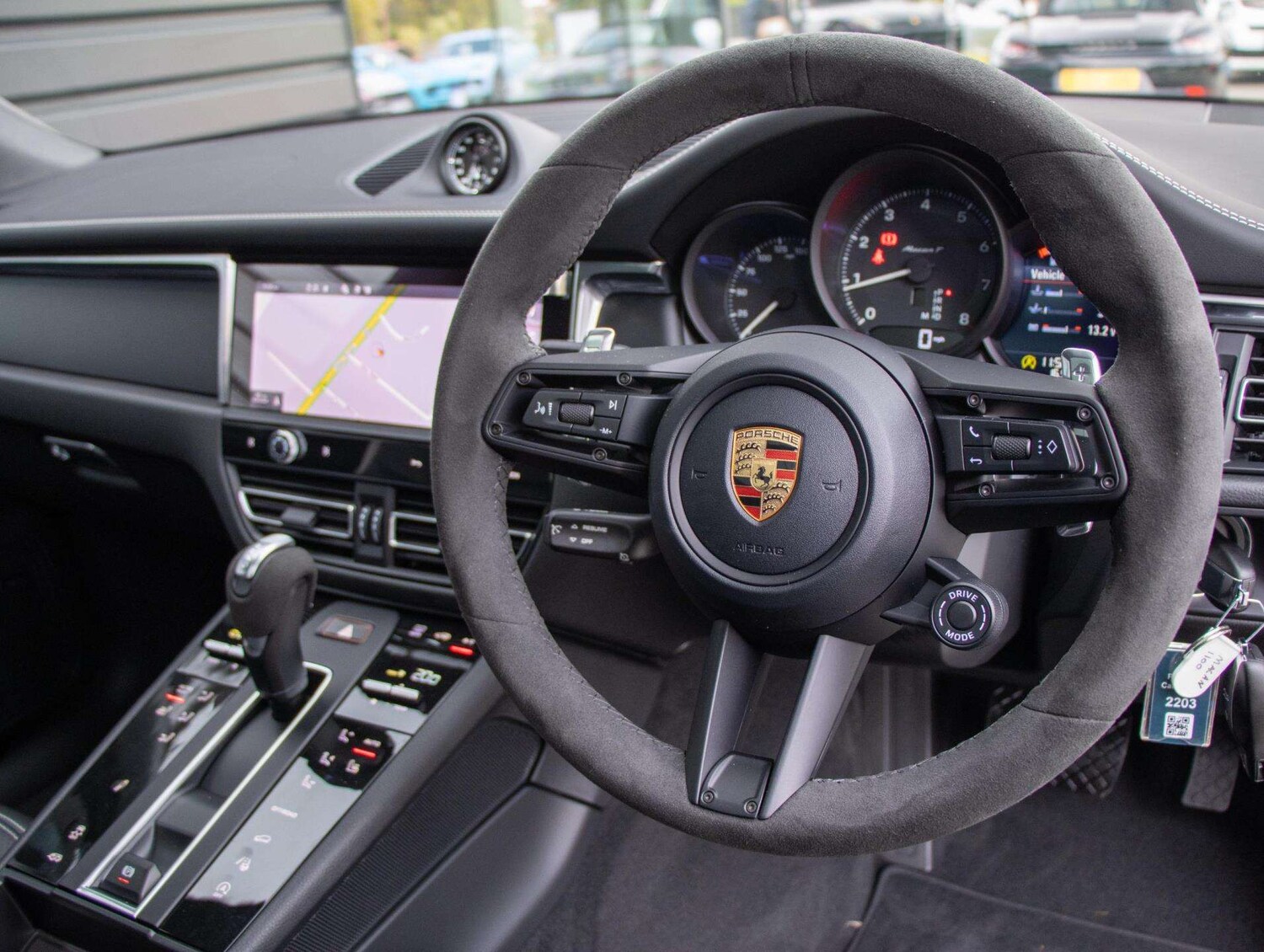 Used Porsche Macan 2025 for sale - 76286238: Photo 11