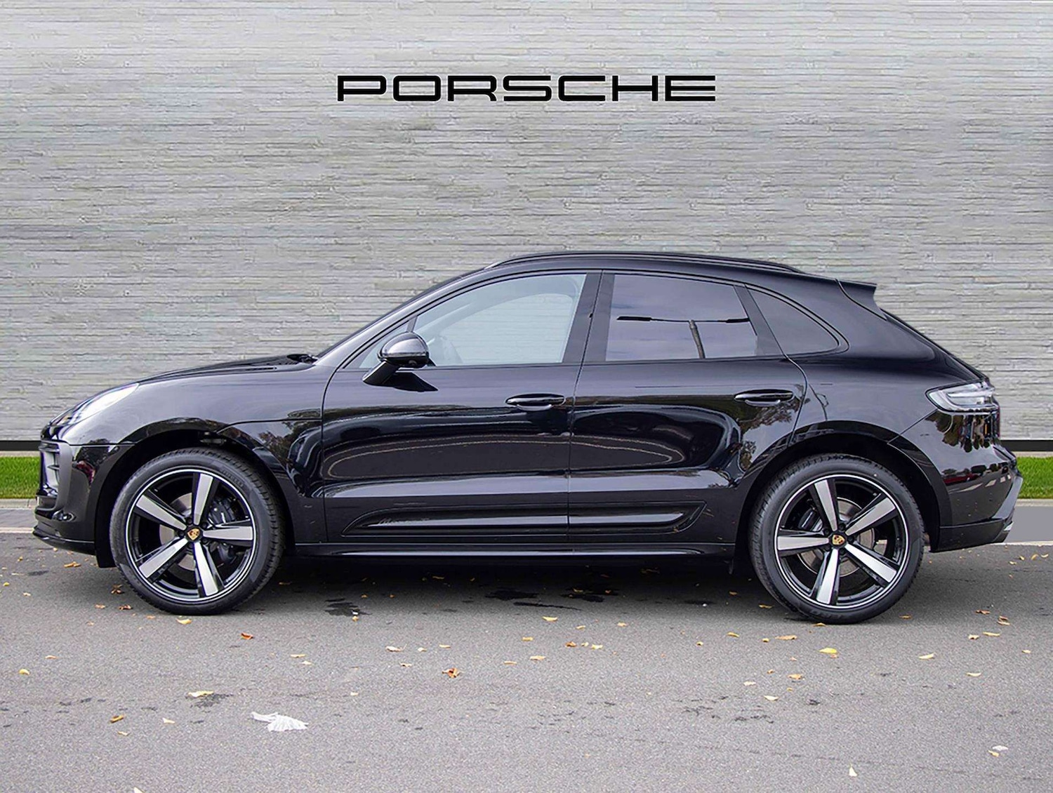 Used Porsche Macan 2025 for sale - 76286238: Photo 2