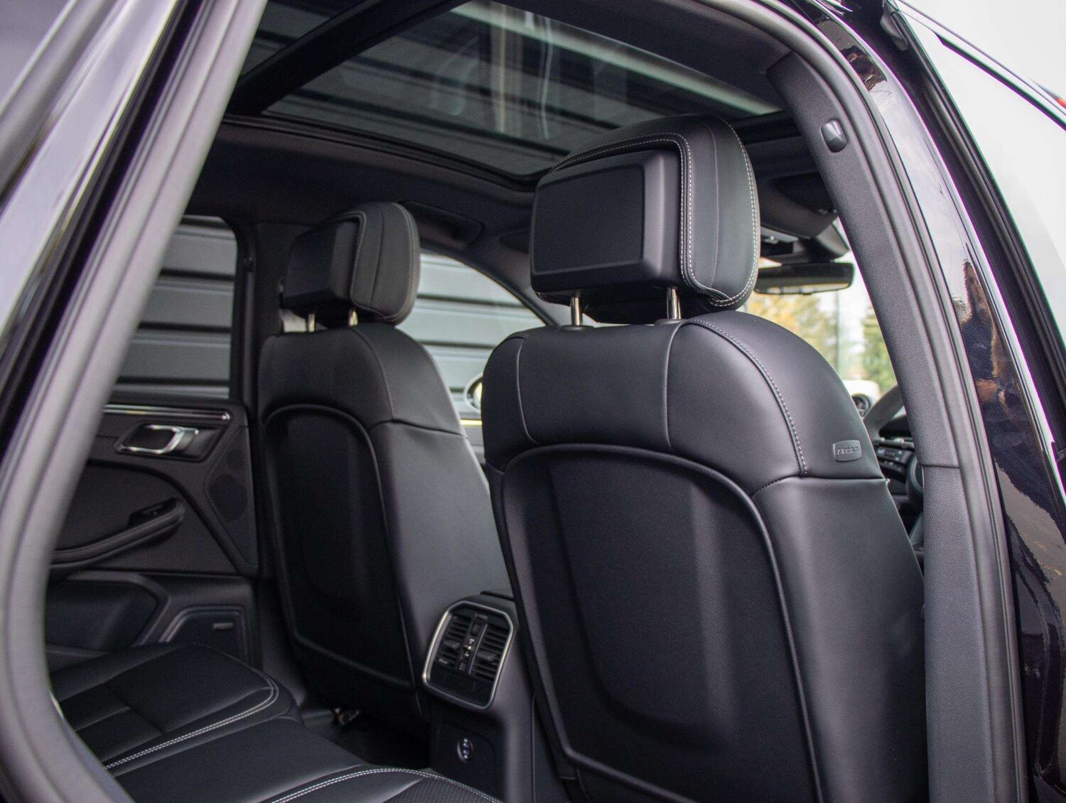 Used Porsche Macan 2025 for sale - 76286238: Photo 26