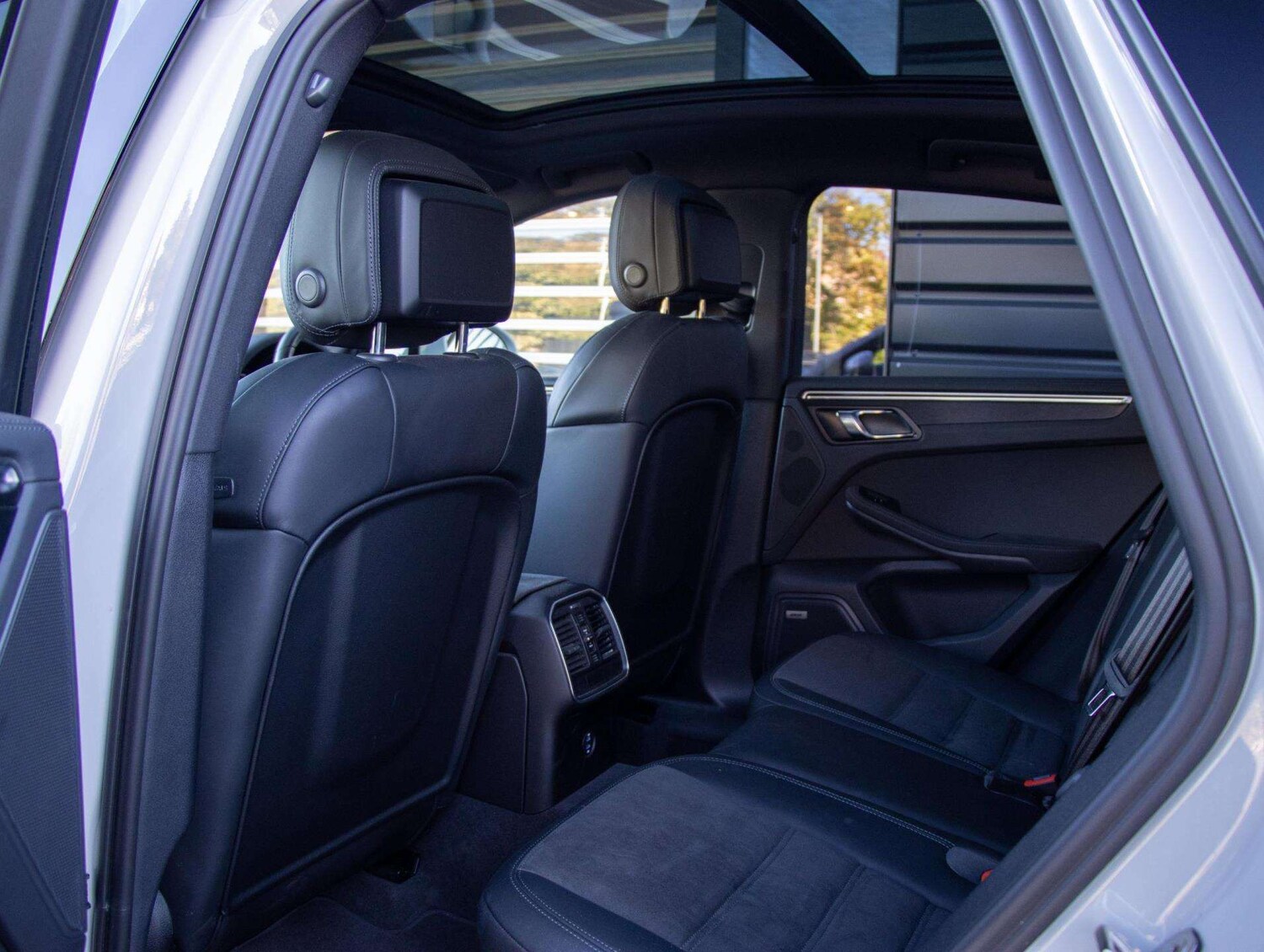 Used Porsche Macan 2021 for sale - 76624666: Photo 27