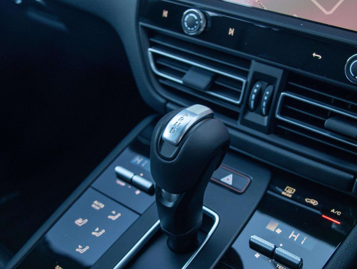 Used Porsche Macan 2025 for sale - 77158557: Photo 12