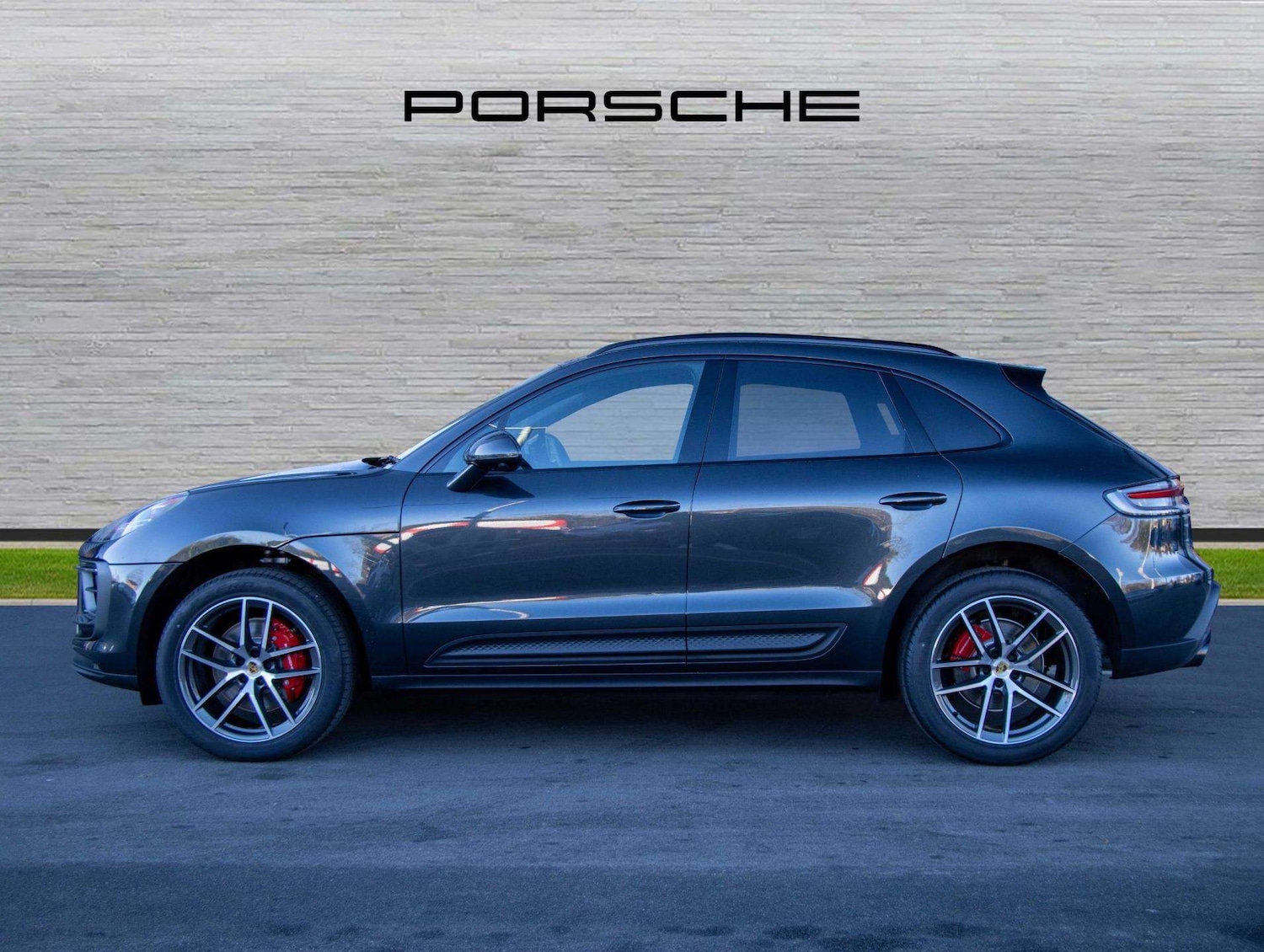 Used Porsche Macan 2025 for sale - 77158557: Photo 2