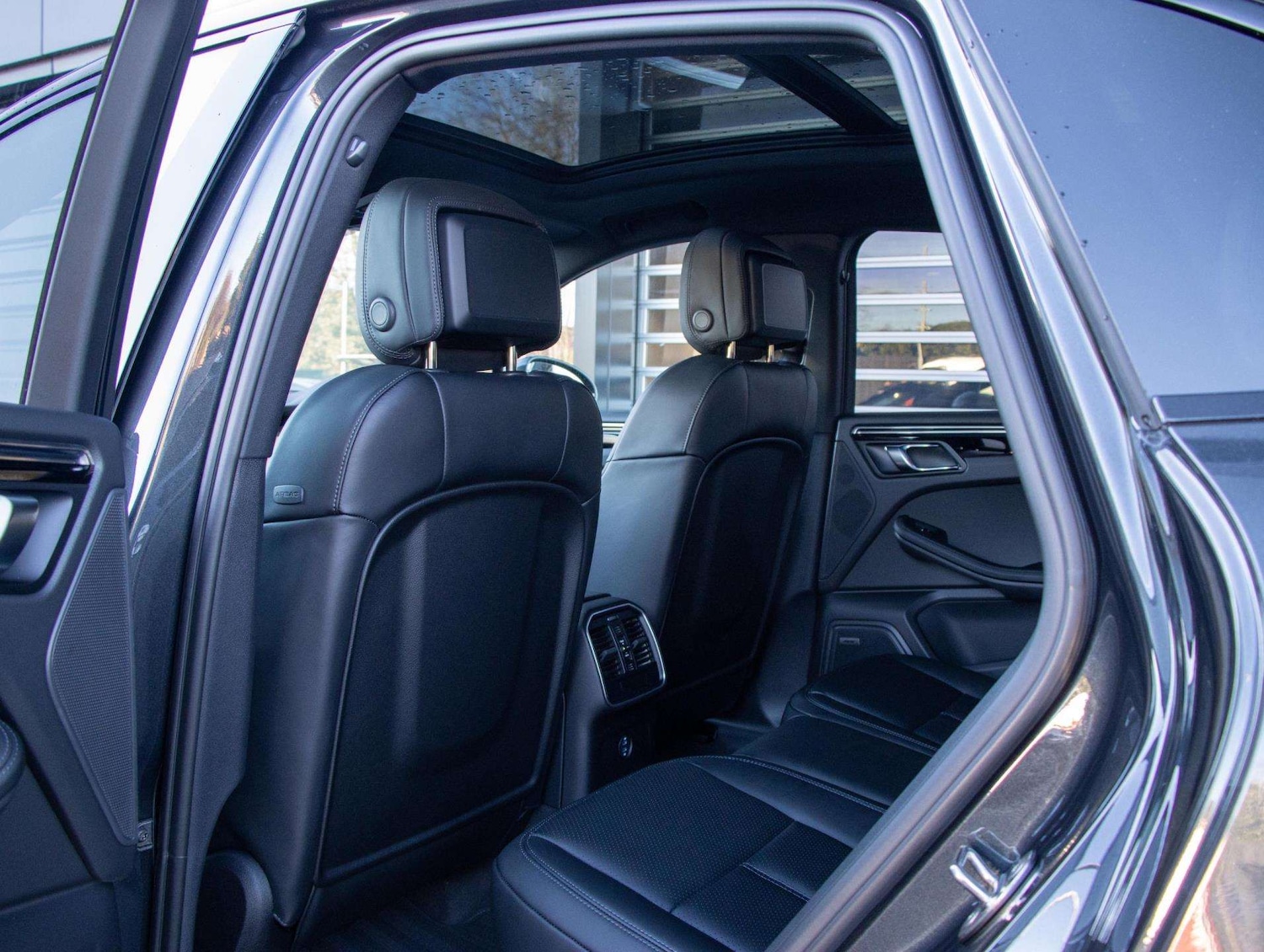 Used Porsche Macan 2025 for sale - 77158557: Photo 30