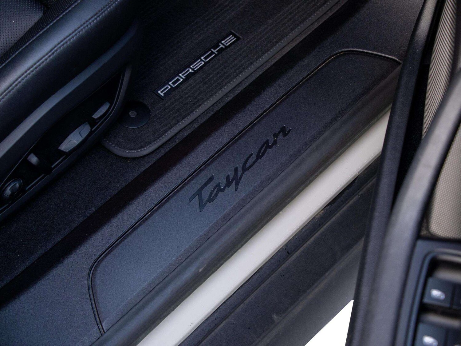 Used Porsche Taycan 2022 for sale - 77686461: Photo 15