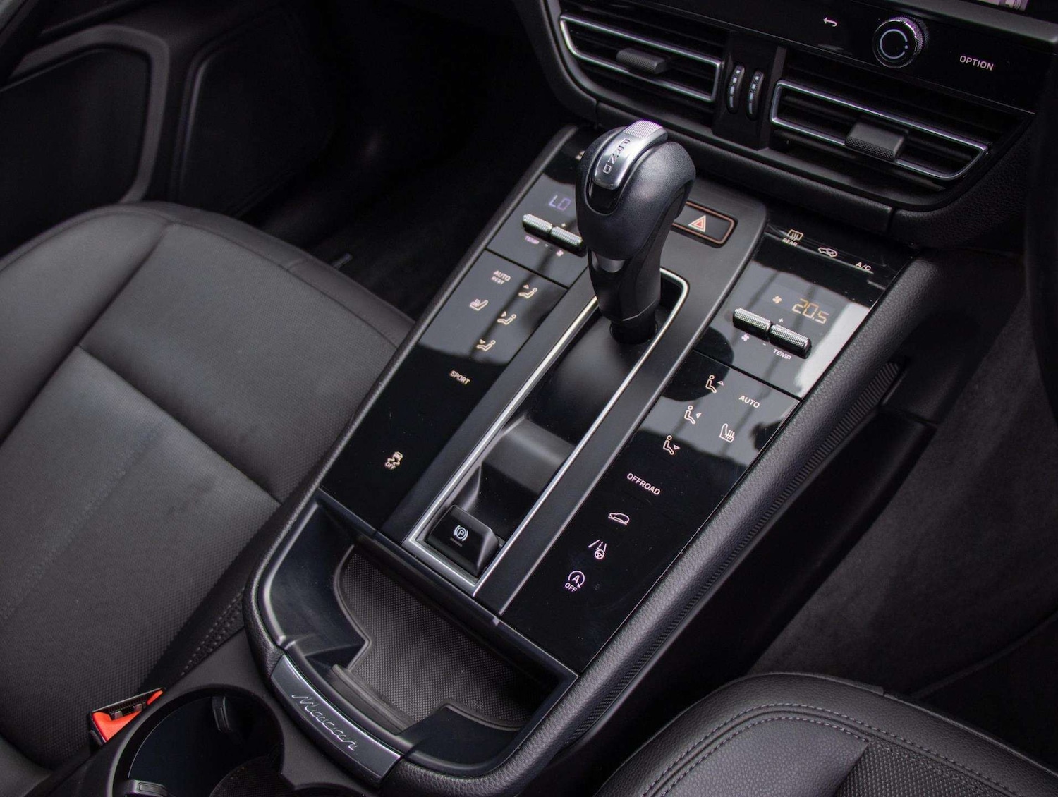 Used Porsche Macan 2021 for sale - 76774245: Photo 11