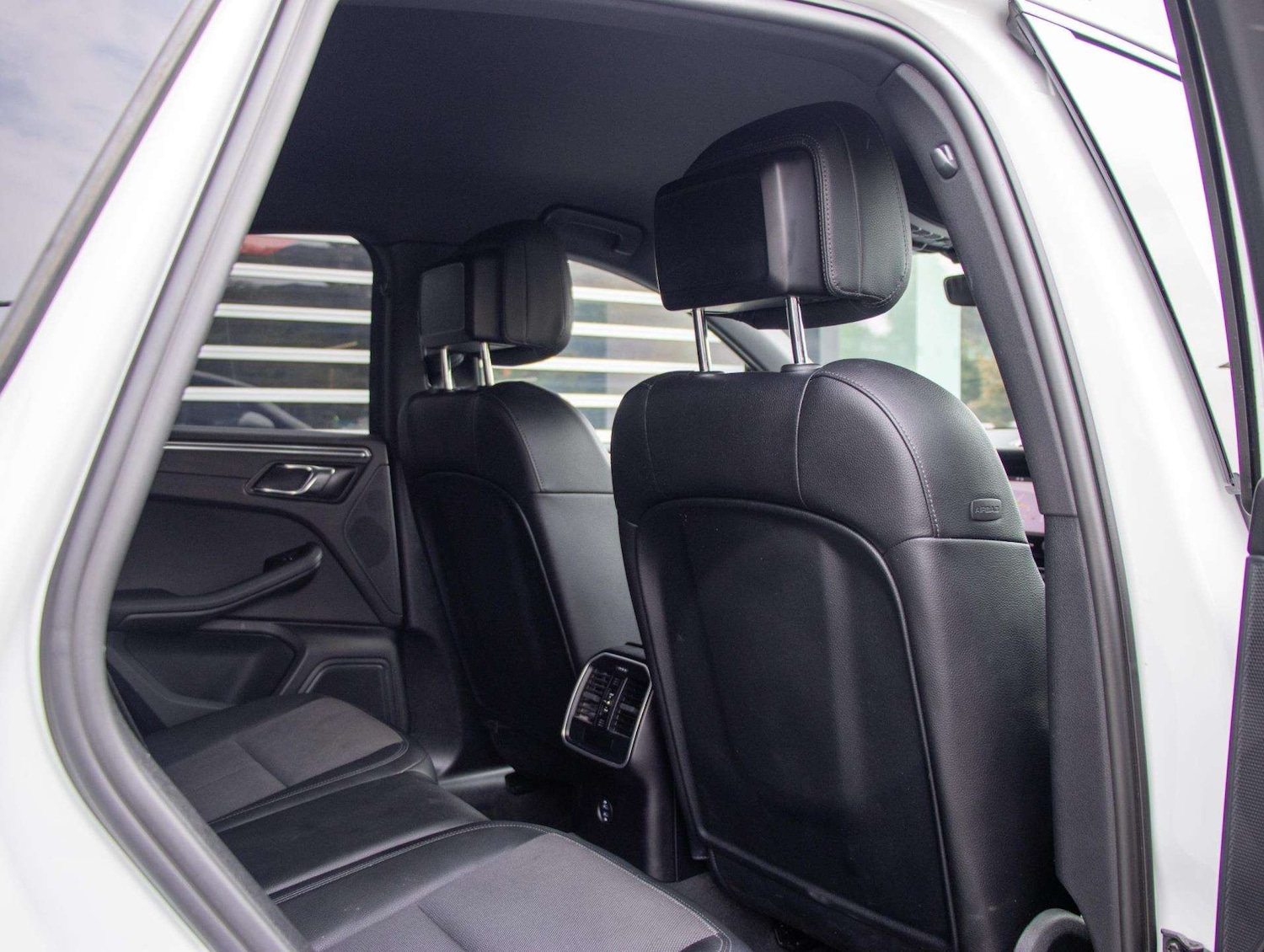 Used Porsche Macan 2021 for sale - 76774245: Photo 25