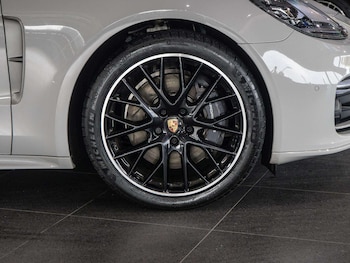 Used Porsche Panamera 2023 for sale - 77540759: Photo