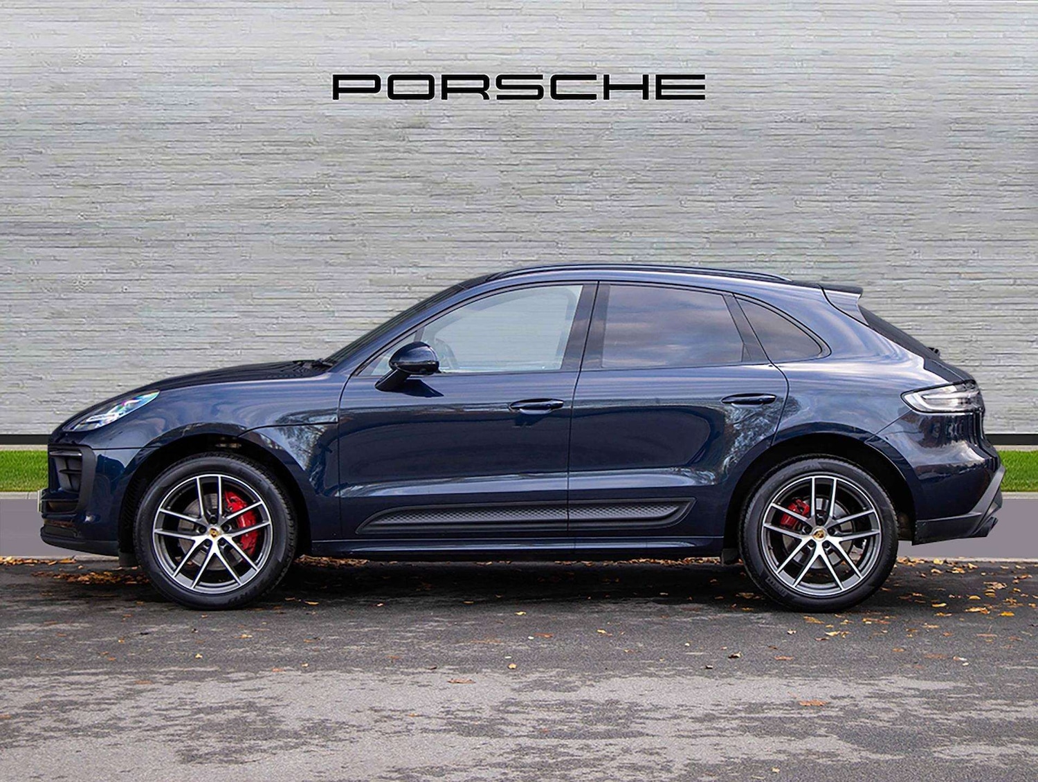 Used Porsche Macan 2021 for sale - 76553162: Photo 2