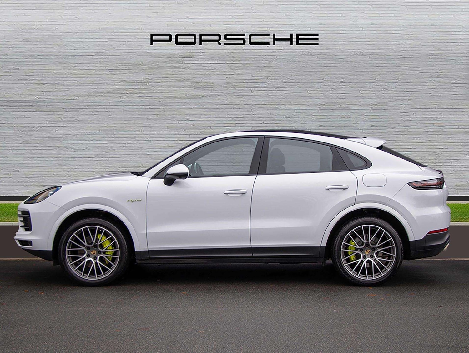 Used Porsche Cayenne 2021 for sale - 76827676: Photo 2