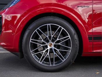 Used Porsche Cayenne 2024 for sale - 76205195: Photo