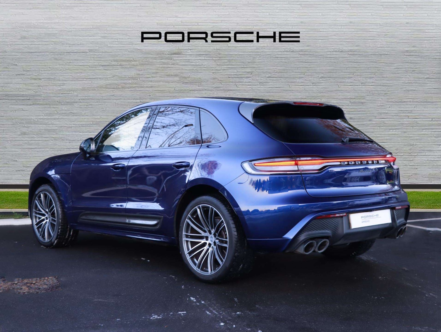 Used Porsche Macan 2023 for sale - 77178930: Photo 2