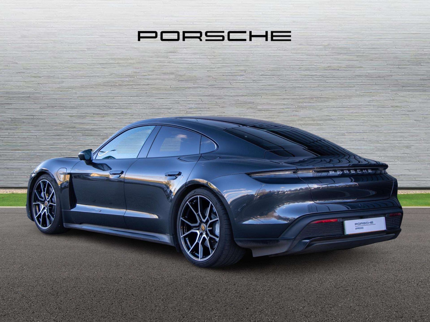 Used Porsche Taycan 2023 for sale - 77842494: Photo 2