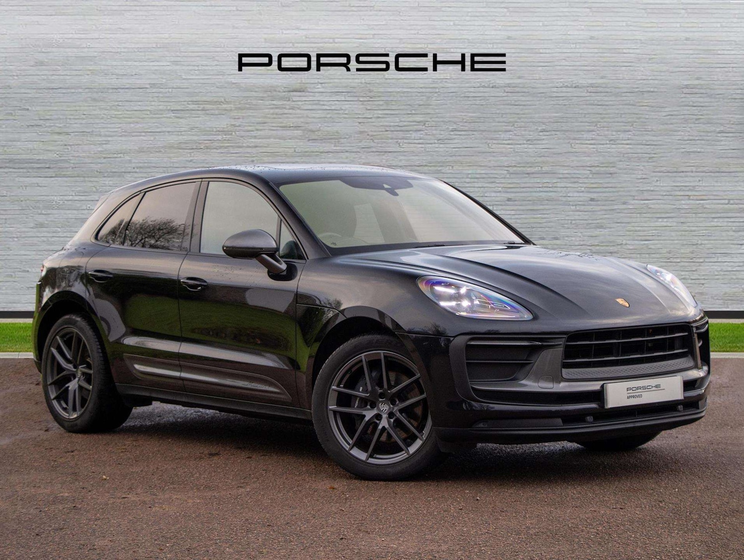 Used Porsche Macan 2023 for sale - 76875773: Photo 1
