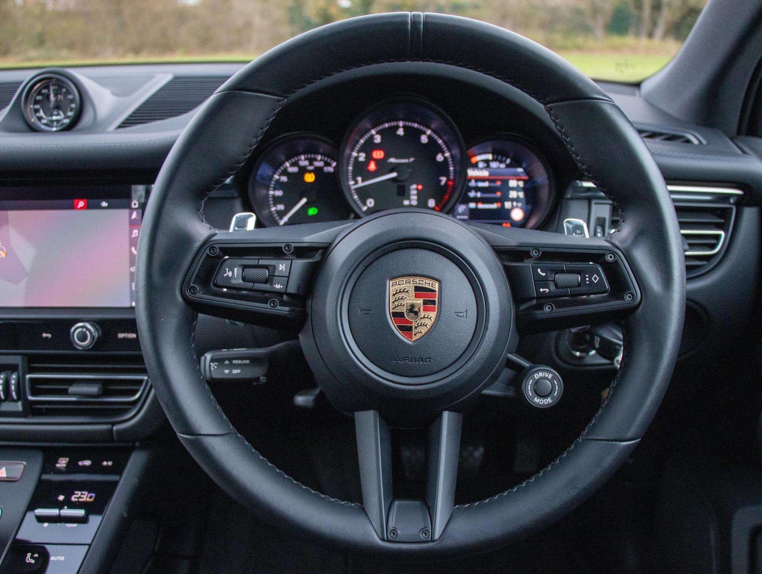 Used Porsche Macan 2023 for sale - 76875773: Photo 12