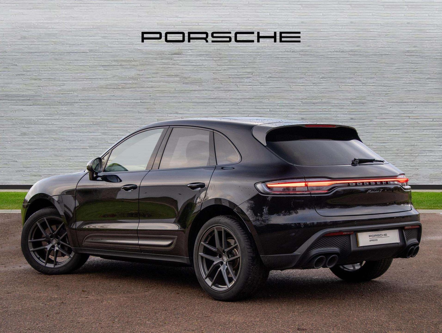 Used Porsche Macan 2023 for sale - 76875773: Photo 2