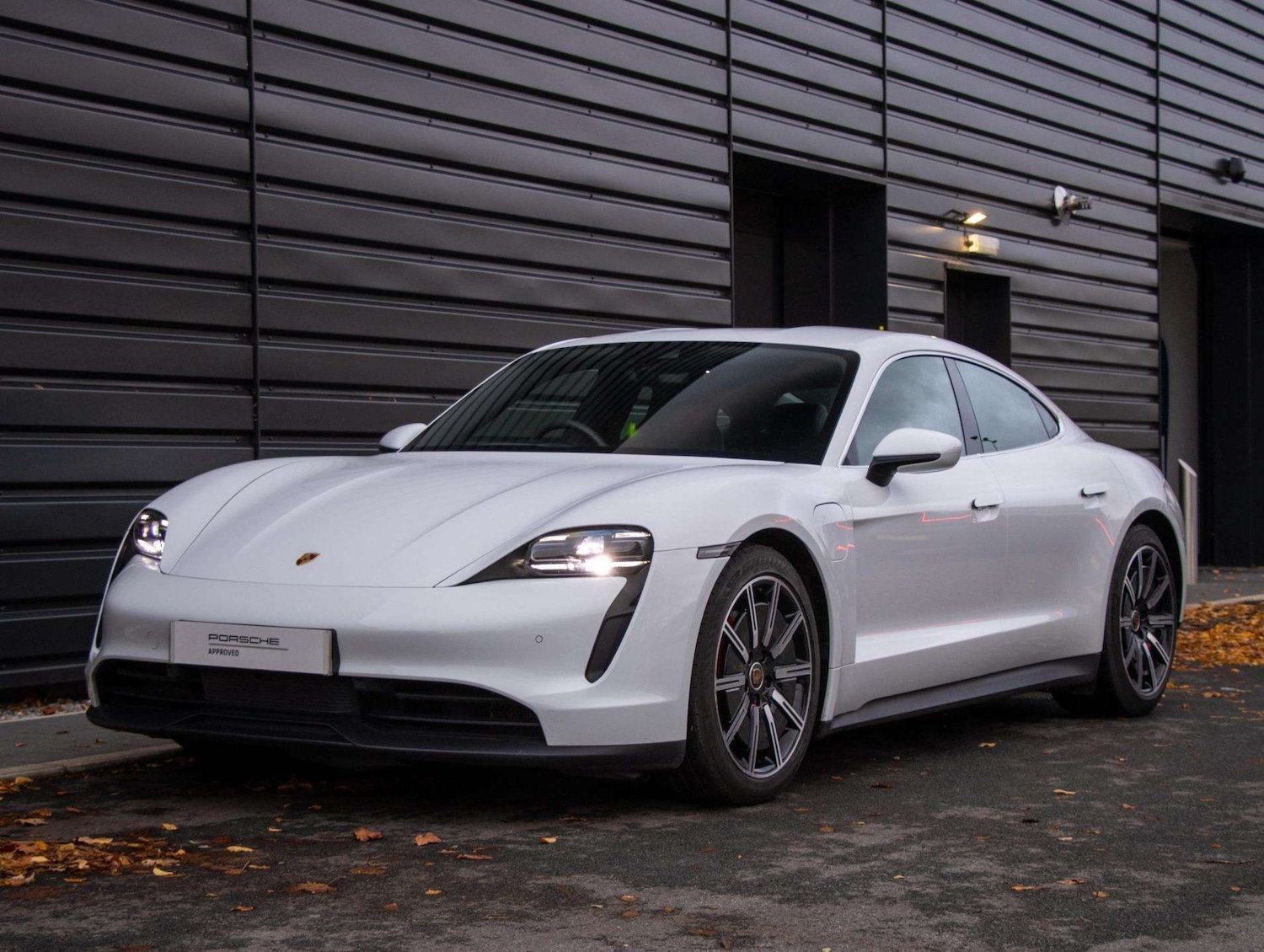 Used Porsche Taycan 2020 for sale - 76553262: Photo 16