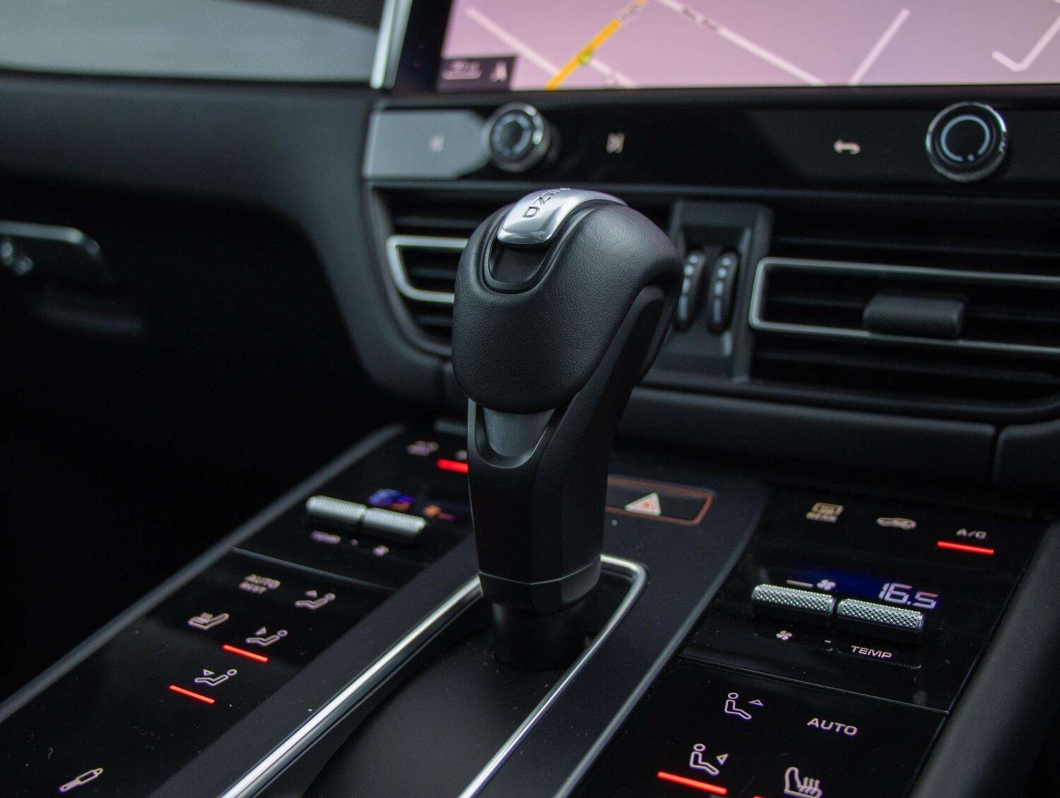 Used Porsche Macan 2023 for sale - 76827733: Photo 11