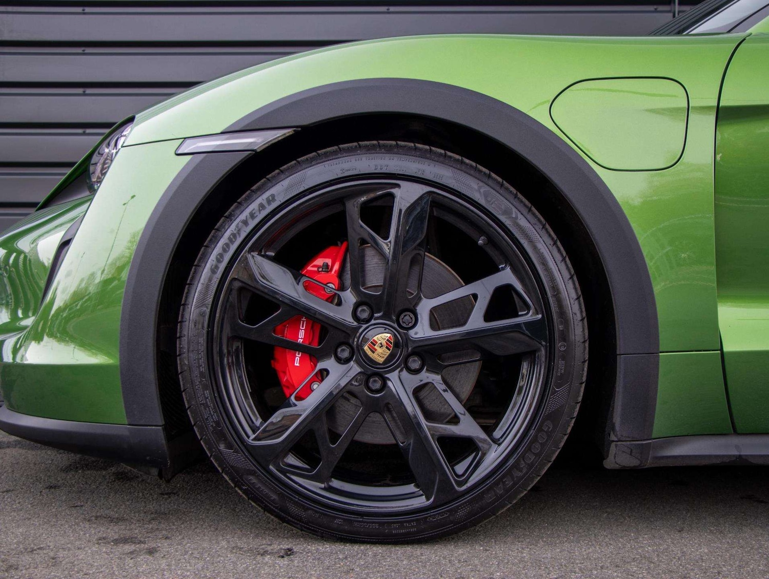 Used Porsche Taycan 2022 for sale - 77628310: Photo 4