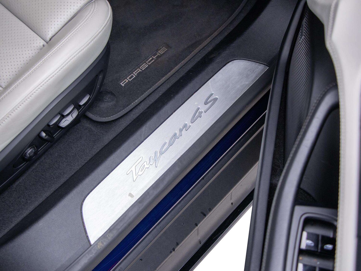 Used Porsche Taycan 2020 for sale - 77756499: Photo 13