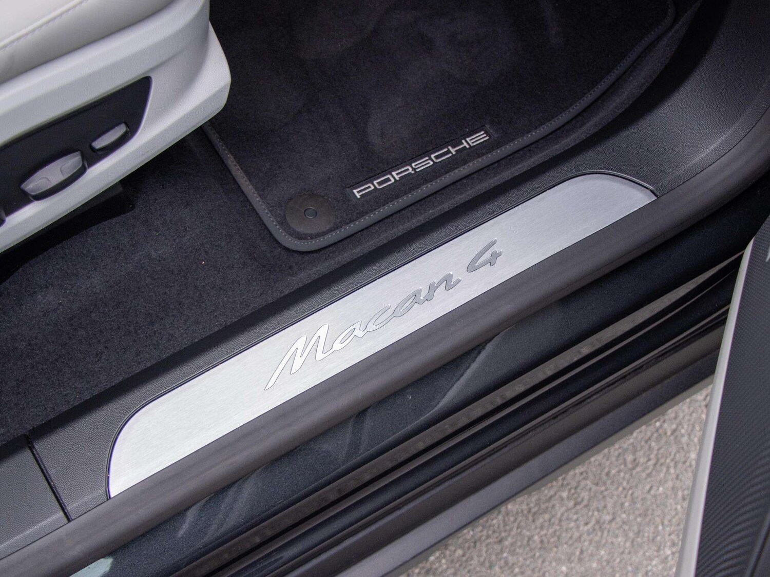 Used Porsche Macan 2025 for sale - 78104773: Photo 16