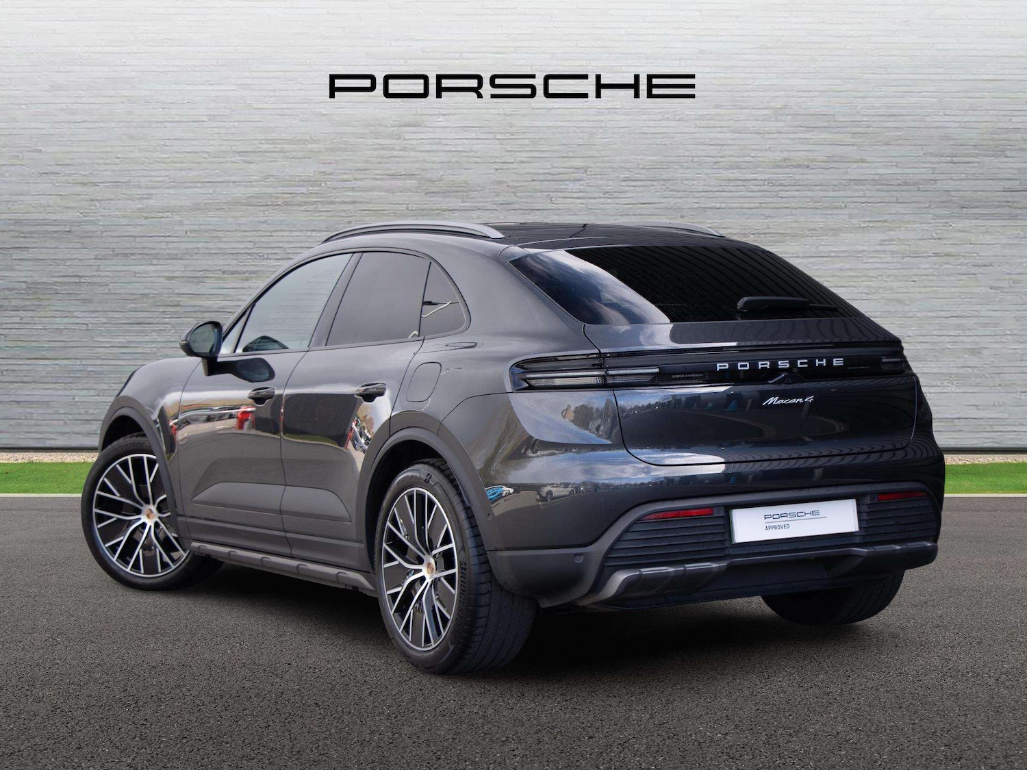 Used Porsche Macan 2025 for sale - 78104773: Photo 2