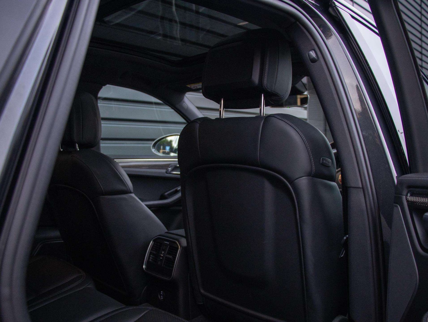 Used Porsche Macan 2023 for sale - 76827686: Photo 24