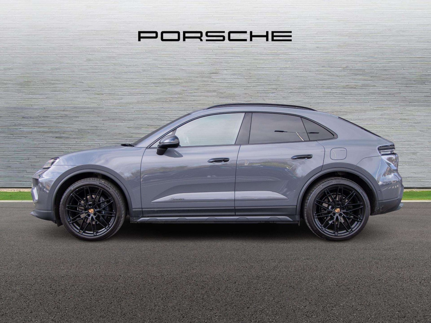 Used Porsche Macan for sale - 77661228: Photo 2