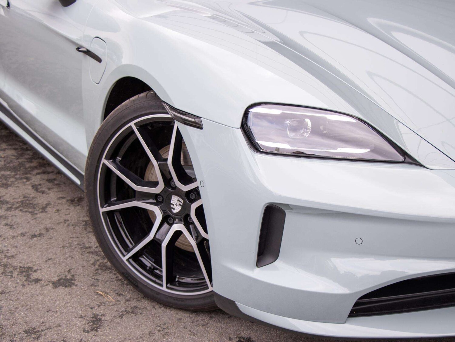 Used Porsche Taycan 2025 for sale - 77698820: Photo 31