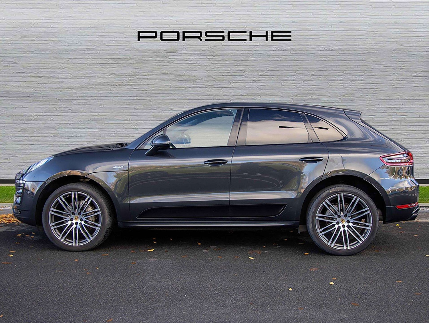 Used Porsche Macan 2017 for sale - 76624576: Photo 2