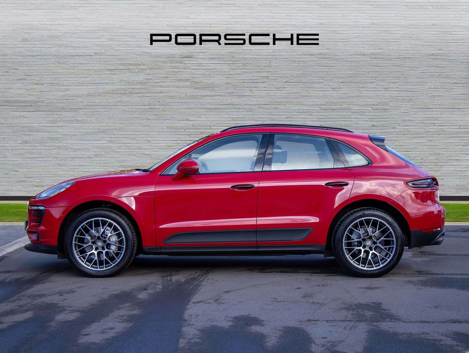 Used Porsche Macan 2018 for sale - 77000273: Photo 2