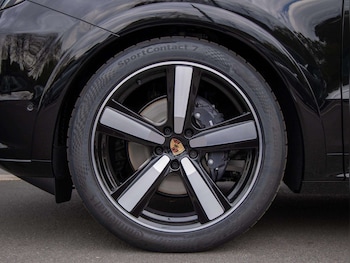 Used Porsche Cayenne 2025 for sale - 76205102: Photo