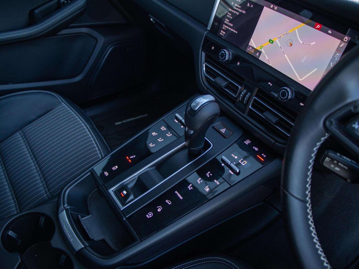 Used Porsche Macan 2023 for sale - 78052352: Photo 18