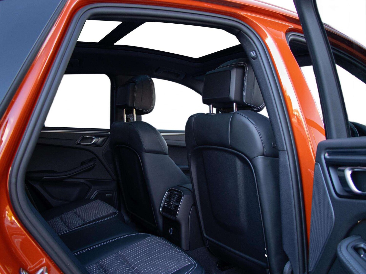 Used Porsche Macan 2023 for sale - 78052352: Photo 23