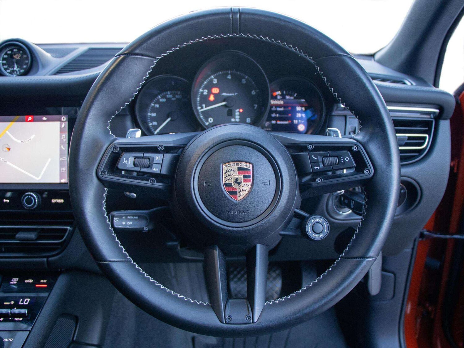 Used Porsche Macan 2023 for sale - 78052352: Photo 24