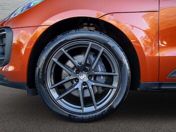 Used Porsche Macan 2023 for sale - 78052352: Photo